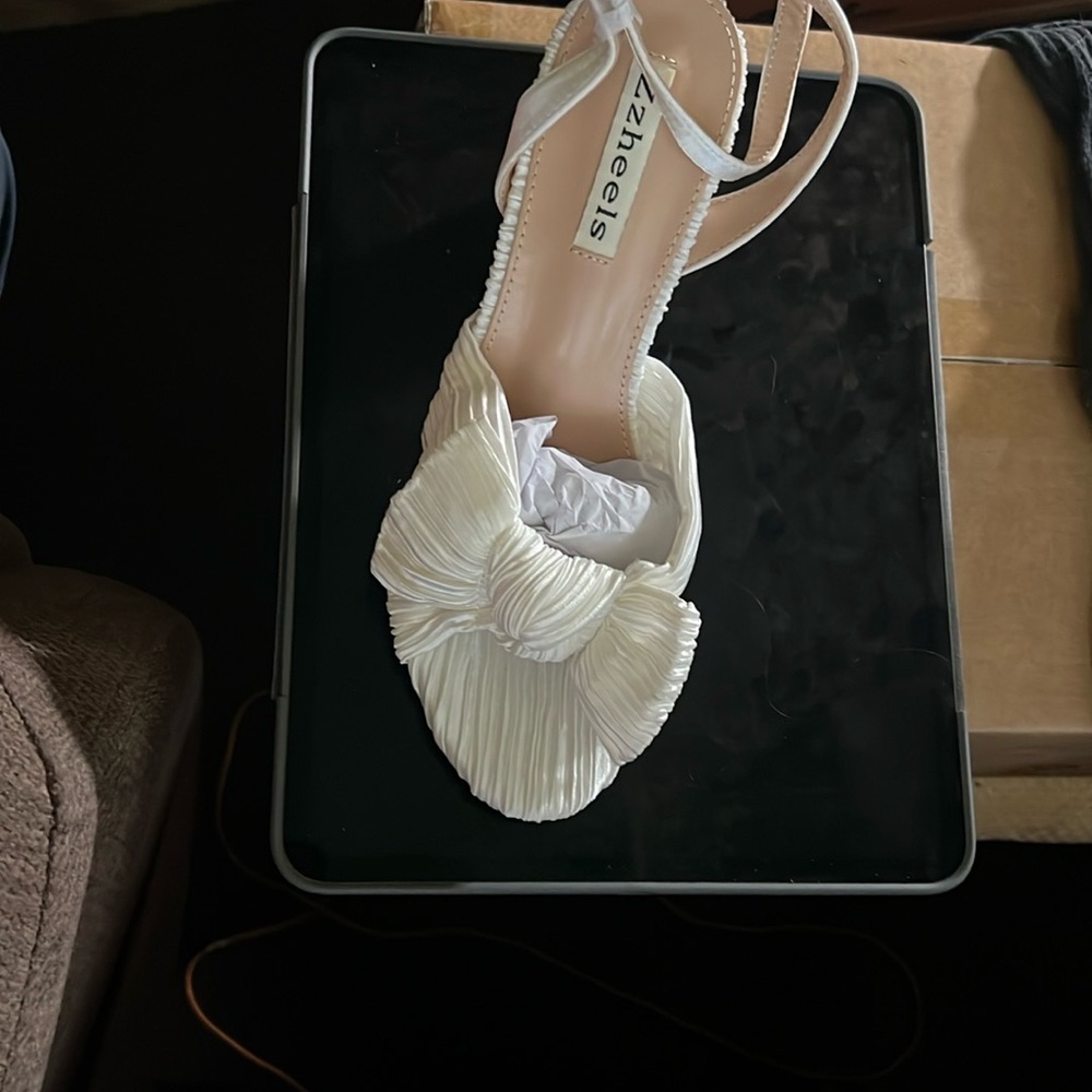Women's Cream Sandals
